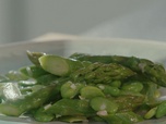 Petits Plats en équilibre - Fèves, asperges vertes au beurre blanc